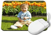 Foto Mousepad mit Babyfoto im Garten